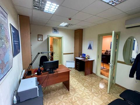 комерційна за адресою Леся Курбаса просп., 7-Б