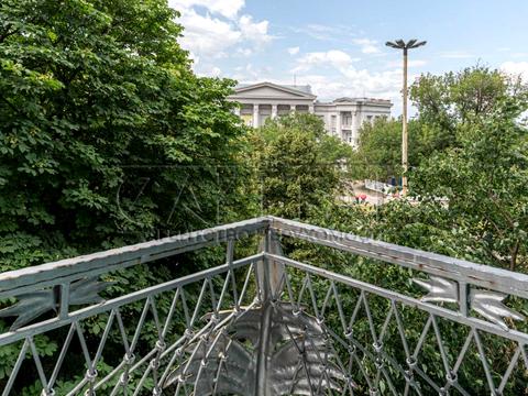 комерційна за адресою Володимирська вул., 4