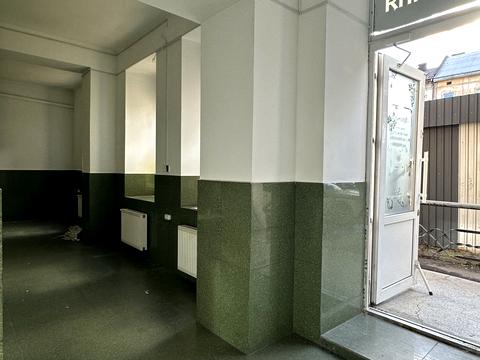 комерційна за адресою Юрія Федьковича вул., 21