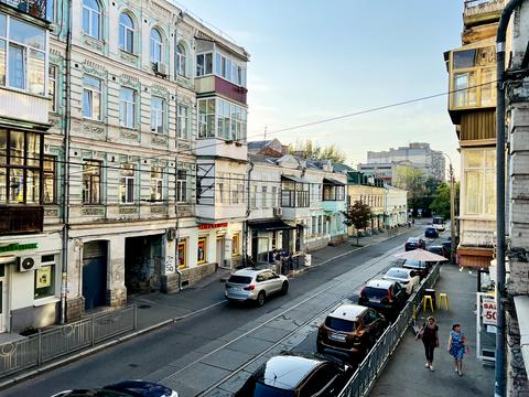 комерційна за адресою Межигірська вул., 20
