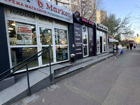 комерційна за адресою Анни Ахматової вул., 4