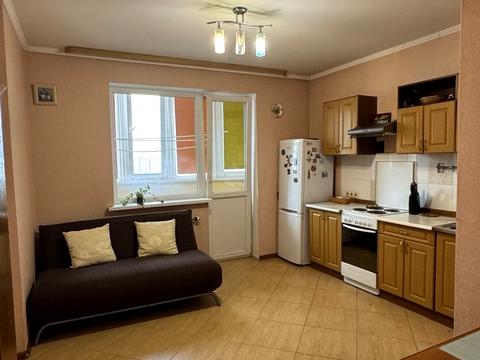 квартира за адресою Анни Ахматової вул., 46