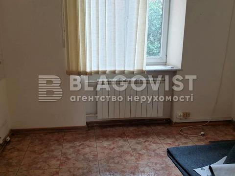 комерційна за адресою Інститутська вул., 24/7