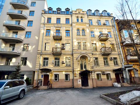 коммерческая по адресу Ивана Франка, 13
