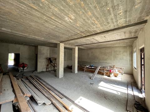 коммерческая по адресу В. Івасюка, 3
