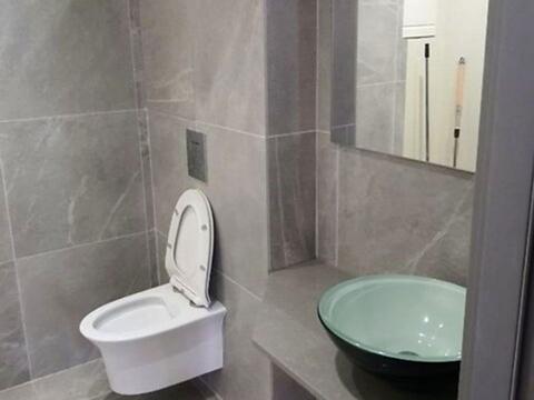 комерційна за адресою Подільська вул., 10/1