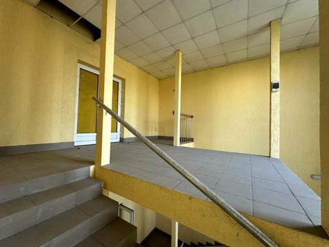 комерційна за адресою Чорних Запорожців вул. (Петра Запорожця), 28