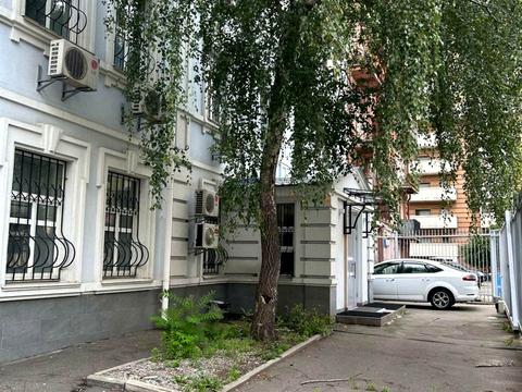комерційна за адресою Саксаганського вул., 106Б