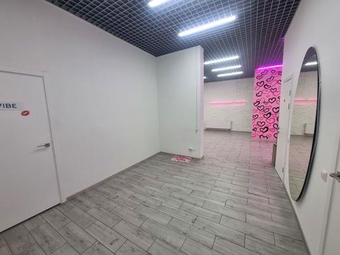 комерційна за адресою Андрія Верхогляда вул. (Михайла Драгомирова), 4 б