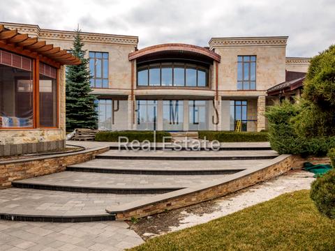 будинок за адресою Набережна вул.