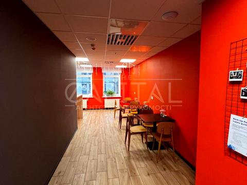 комерційна за адресою Володимирська вул., 93