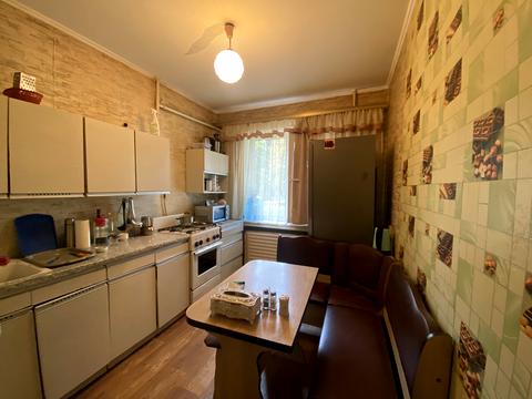 квартира за адресою Космонавтів вул., 18