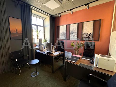 комерційна за адресою Богдана Хмельницького вул., 19/21