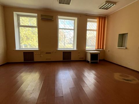 комерційна за адресою Степана Чобану вул. (Добровольського), 1