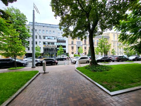 комерційна за адресою Пирогова вул., 2