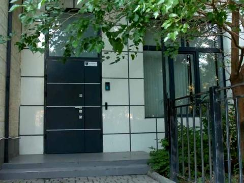 комерційна за адресою Одеса, Літературна вул., 12