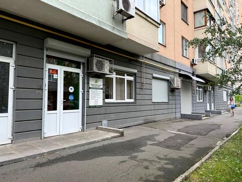 комерційна за адресою Раїси Окіпної вул., 8