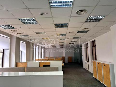 комерційна за адресою Михайлівська вул., 7