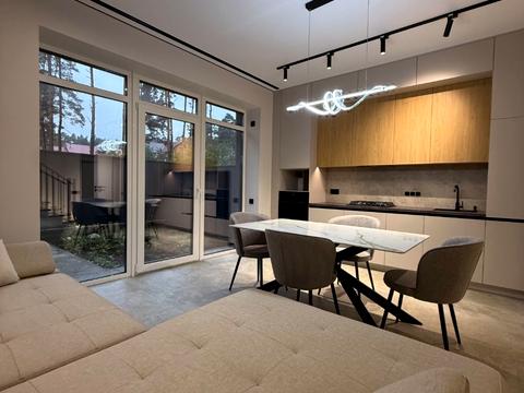 будинок за адресою Сім'ї Шкарівських вул.