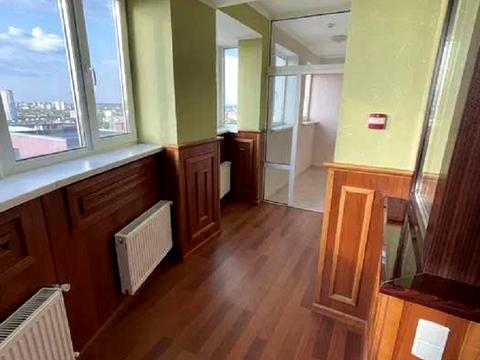 комерційна за адресою Павла Тичини просп., 18-Б