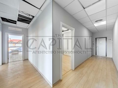 комерційна за адресою Валерія Лобановського просп. (Червонозоряний), 56