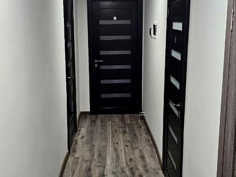 комерційна за адресою Степана Бандери вул., 8а