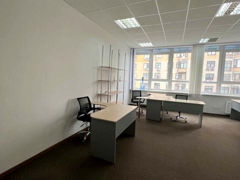 комерційна за адресою Євгена Коновальця вул. (Щорса), 36Д