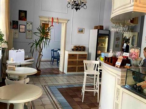 комерційна за адресою Театральна, 9