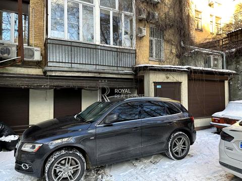 комерційна за адресою Костельна вул., 4