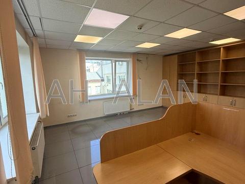 комерційна за адресою Казимира Малевича вул. (Боженка), 68Е