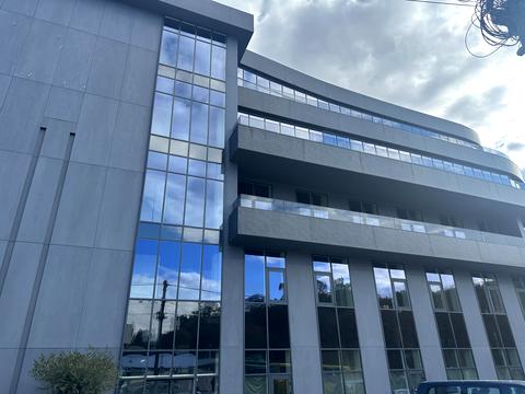 комерційна за адресою Острівна вул., 111