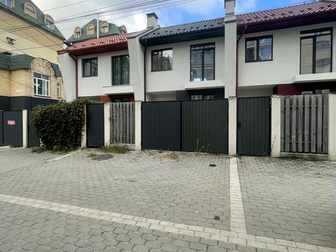будинок за адресою Українська вул.
