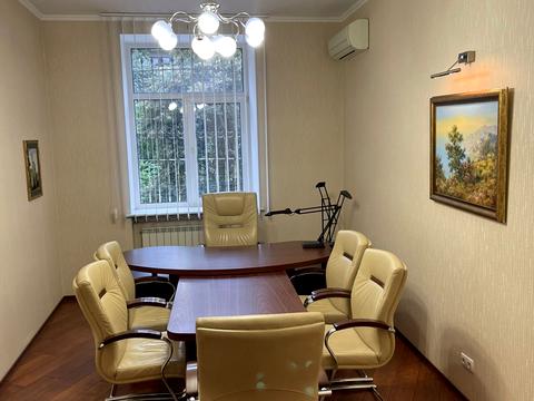 комерційна за адресою Шовковична вул., 21