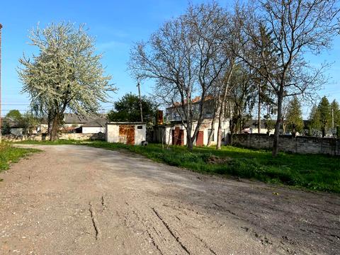 комерційна за адресою Залізнична, 8