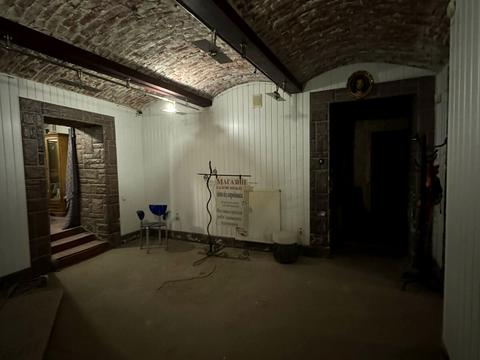 комерційна за адресою Личаківська вул. (), 8