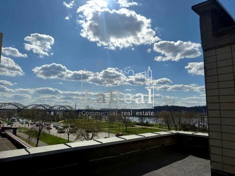 коммерческая по адресу Днепровская набережная ул., 13-Б