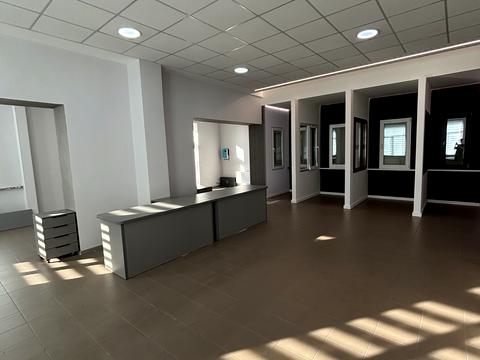 коммерческая по адресу Київська ул., 33