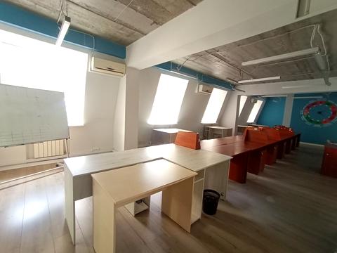 комерційна за адресою Ореста Васкула вул., 8