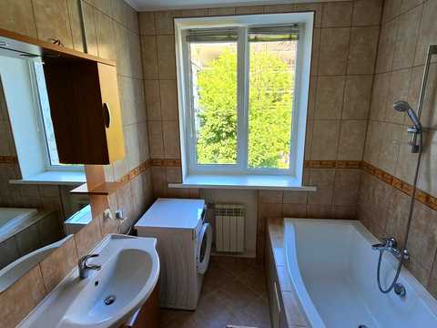 квартира за адресою Братська вул., 5