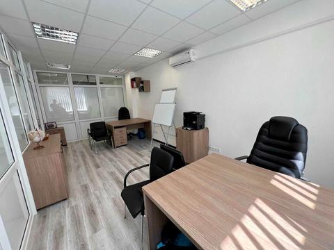 комерційна за адресою Раїси Окіпної вул., 4-Б