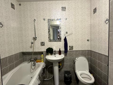 комерційна за адресою Канатна вул., 60