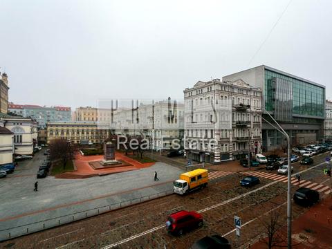 комерційна за адресою Володимирська вул., 51/53