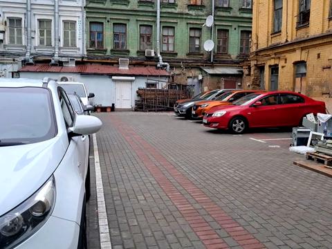 комерційна за адресою Жилянська вул., 146