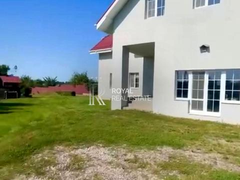 будинок за адресою Центральна вул.