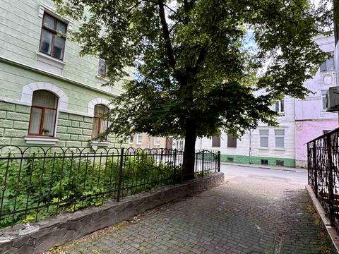 комерційна за адресою Поштова, 1