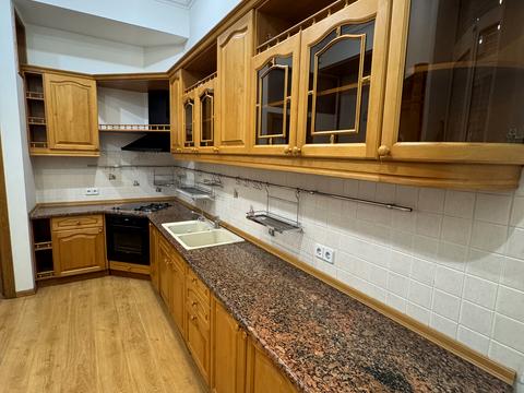 комерційна за адресою Саксаганського вул., 99