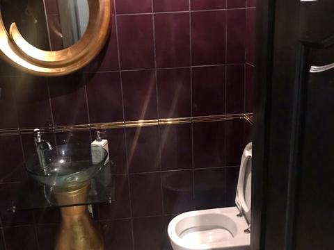 комерційна за адресою Десятинна вул., 7