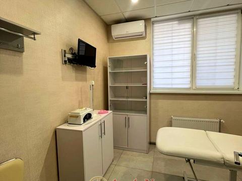комерційна за адресою Академіка Сахарова вул., 9