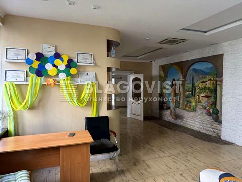 комерційна за адресою Лісківська вул., 33
