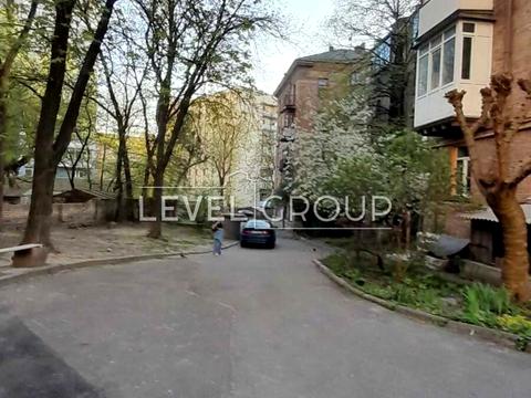 комерційна за адресою Старокиївська вул., 8/12